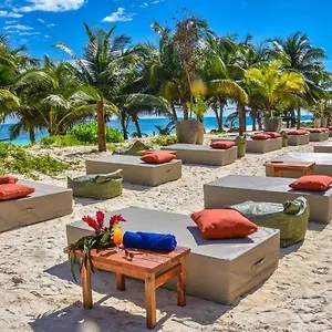 Otel Mia Beachfront - Ocean View And Club